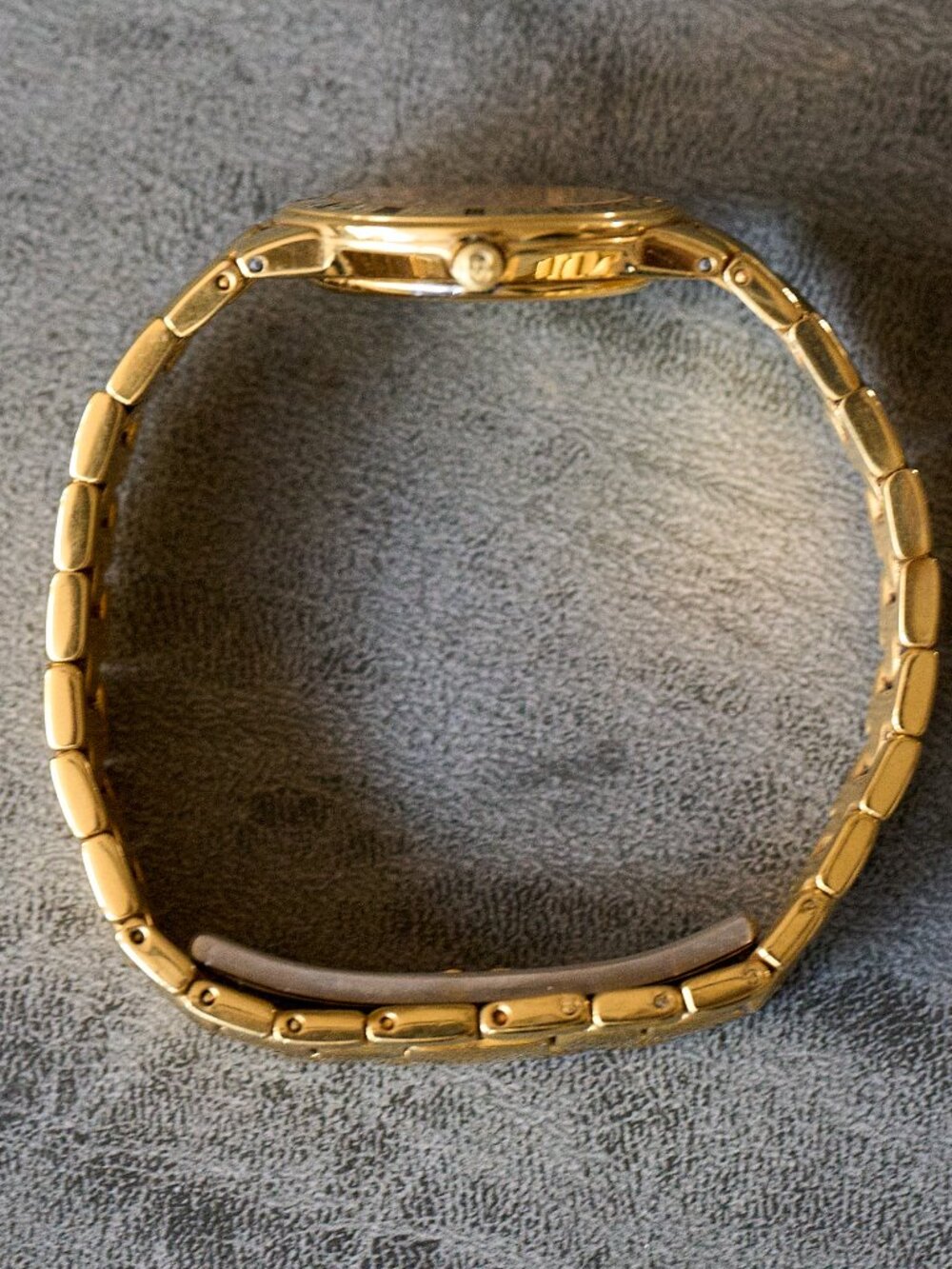 Gucci Ladies Quartz Watch 3300.2.L Gold Plated, 26mm Case, Swiss Made - Picture 7 of 12